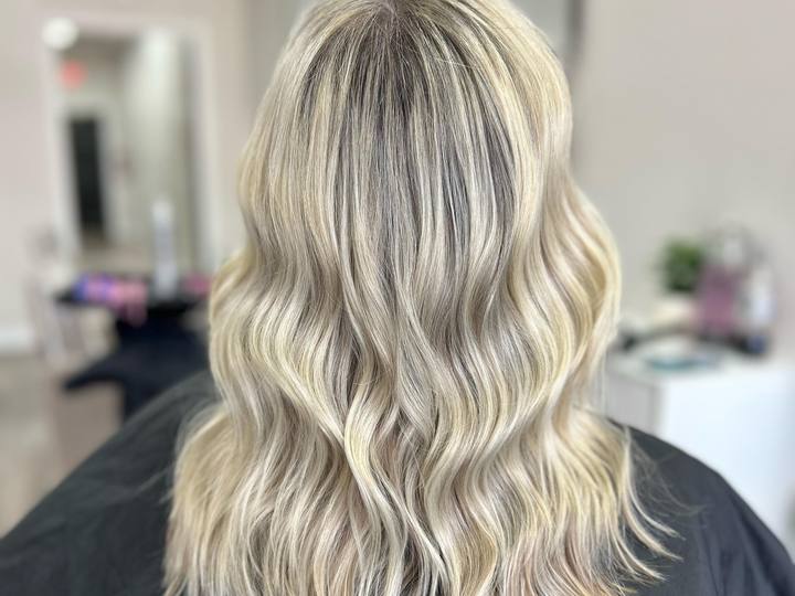 Icy blonde waves, seen from the back