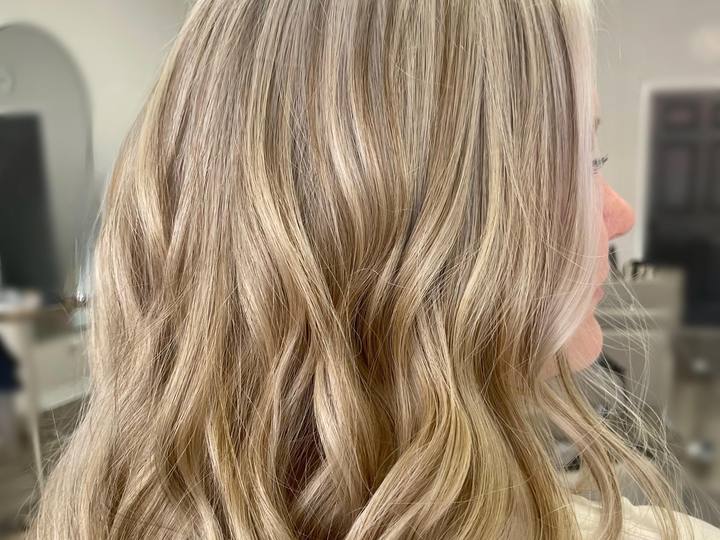 Blonde dimension with soft waves