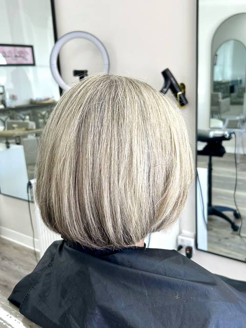 A smooth blonde bob with a soft curve